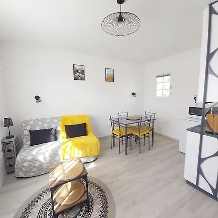 2 A 4 Personnes Proche De La Apartman *