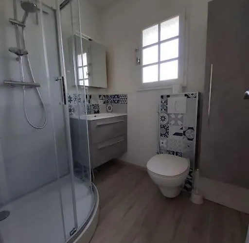 2 A 4 Personnes Proche De La