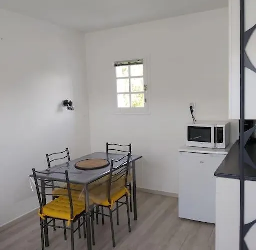 2 A 4 Personnes Proche De La * La Guérinière